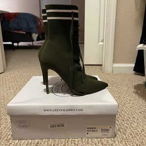 Steve Madden Kennedy Olive Green Lace Up Boots